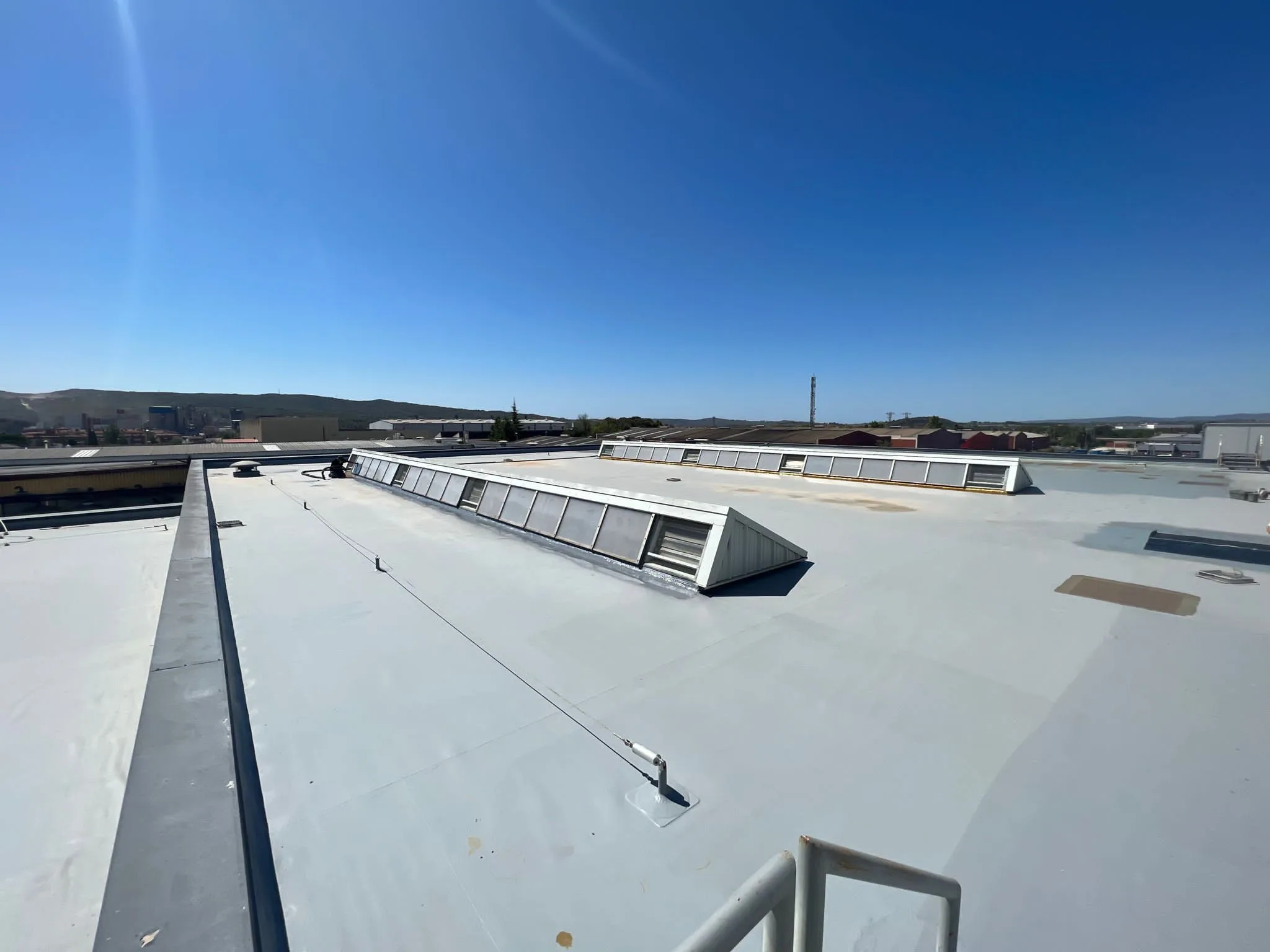 Impermeabilización de cubiertas industriales con poliurea